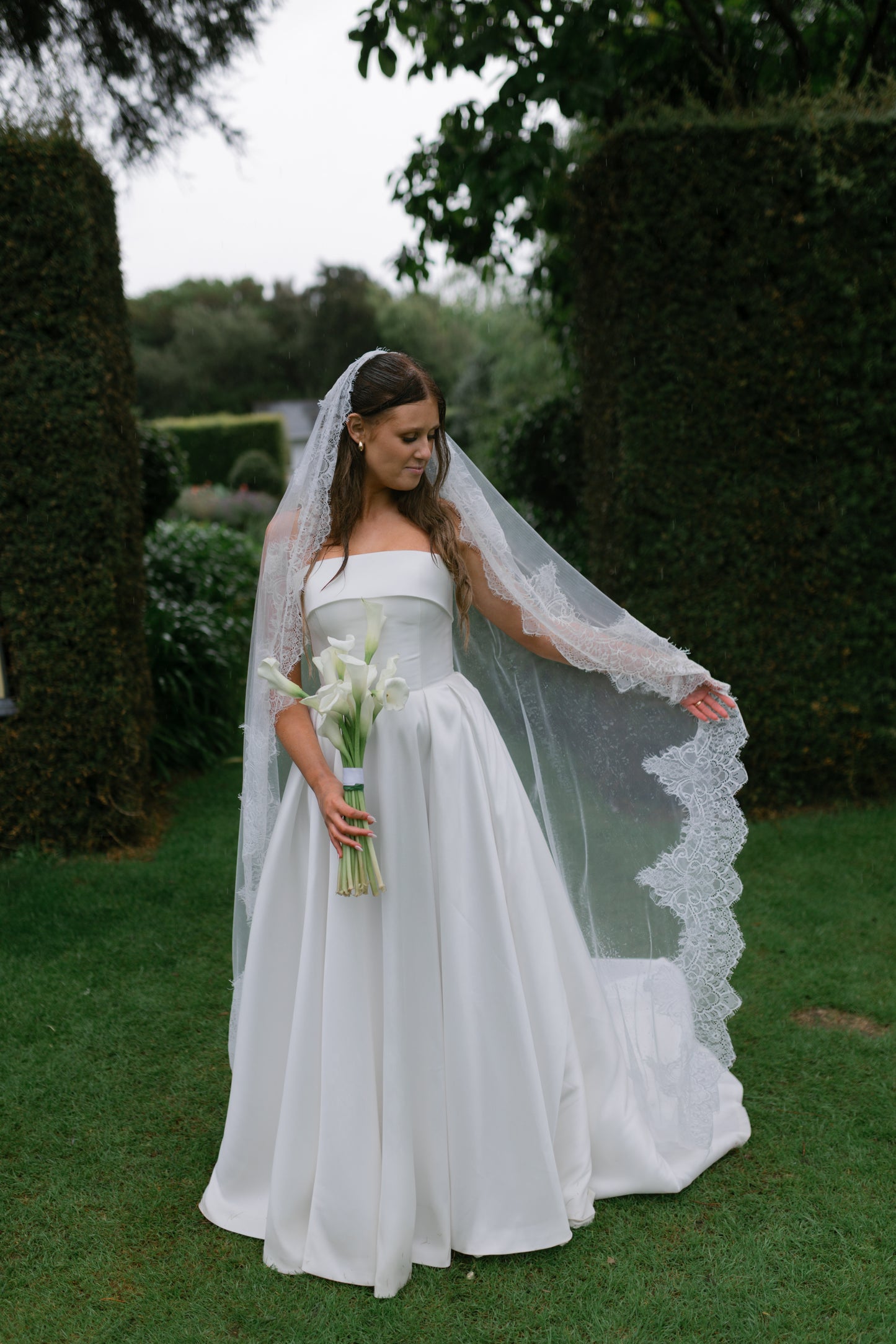 Mantilla Lace Bridal Veil- Off-White
