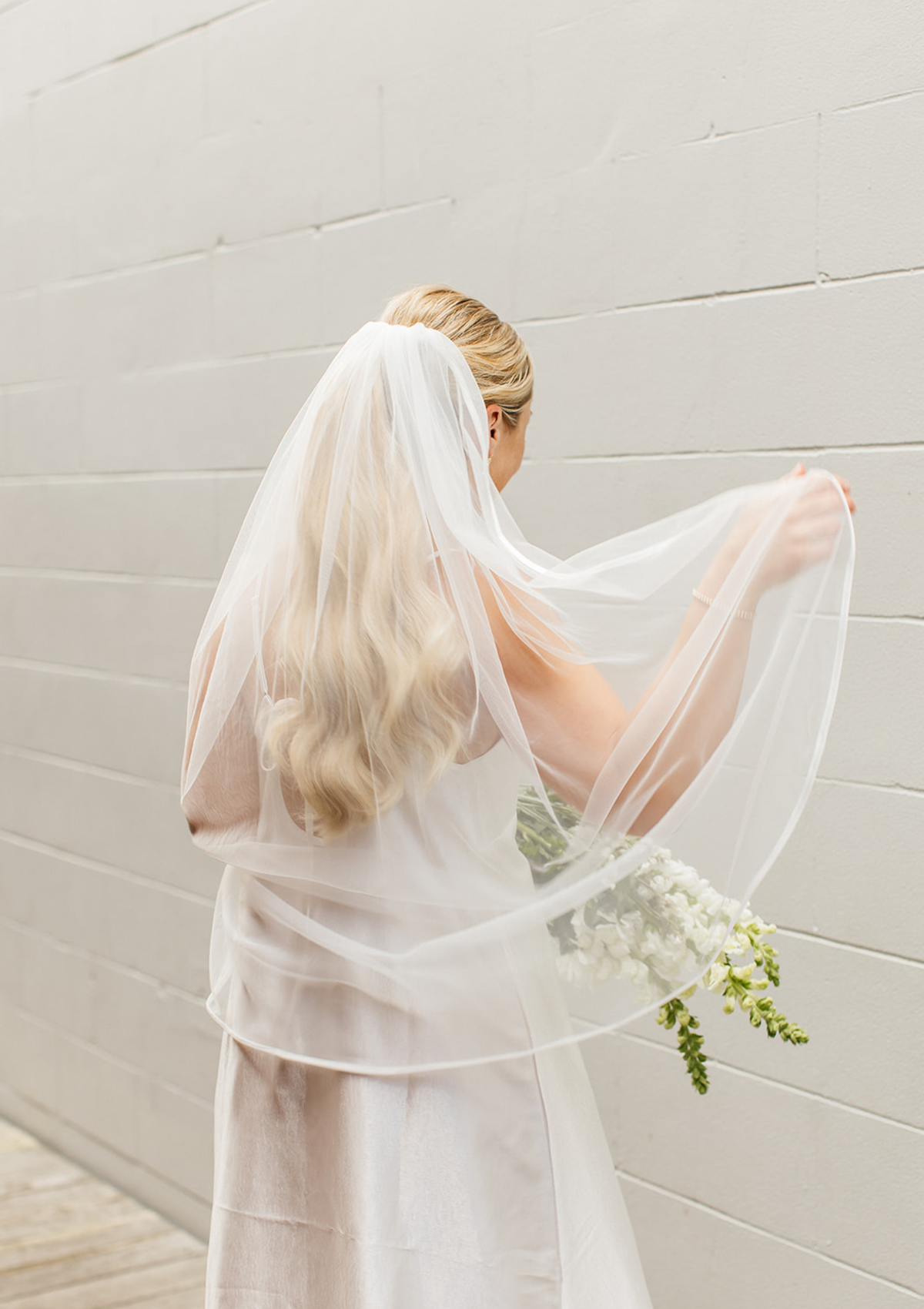 Satin Trim Bridal Veil – Fingertip Length (1m)