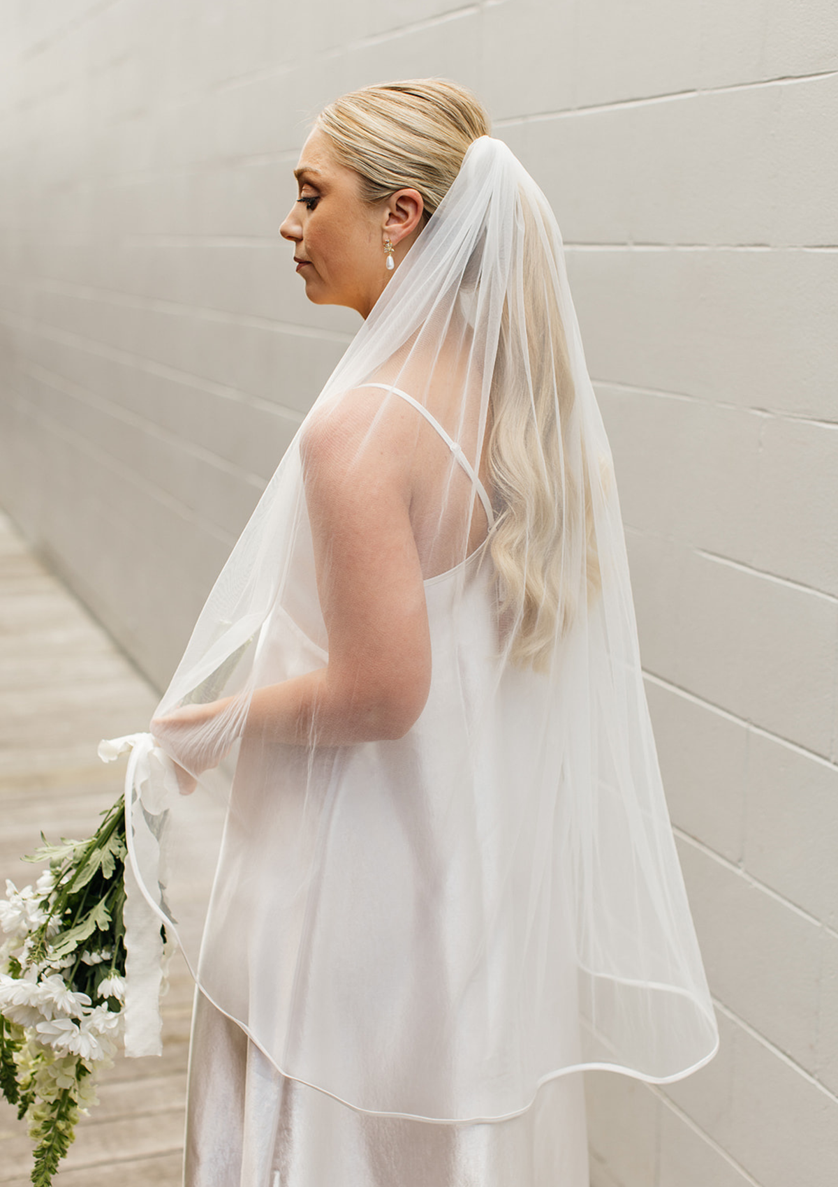 Satin Trim Bridal Veil – Fingertip Length (1m)